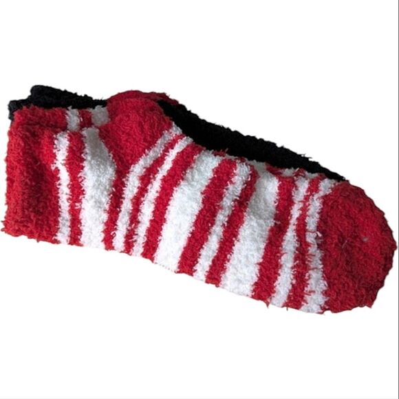 Sweet Socks 2 Pr. Recycled Polyester Black Red  Fuzzy Bed Socks Size 4-10 - Picture 2 of 7